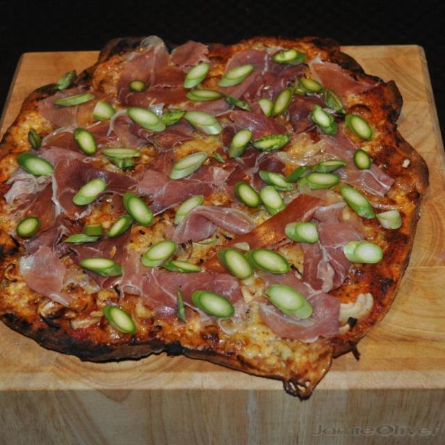 Billede 9 - Pizza med serranoskinke og frisk asparges.